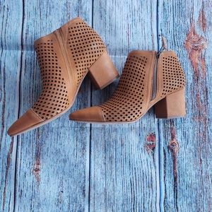 Lucky Brand Woman's Jakelyn Ankle Bootie